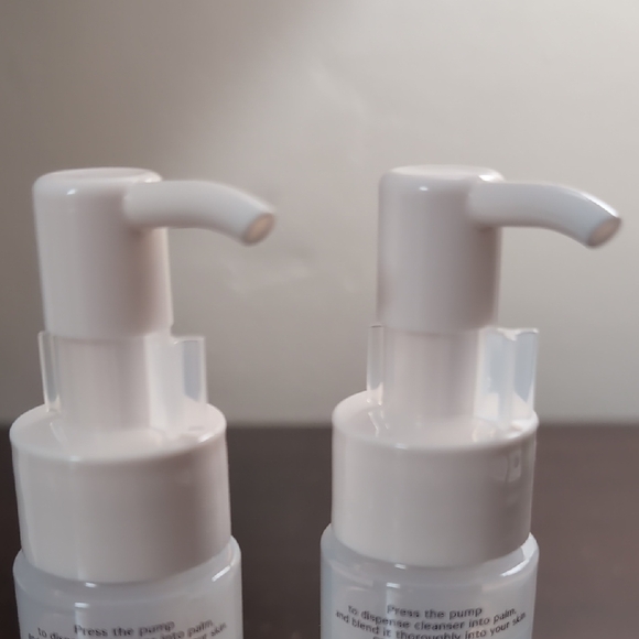 Shiseido Perfect Cleansing Oil - 2 Containers 40 mL (1.3 Fl Oz) Each, NWT - Picture 5 of 5